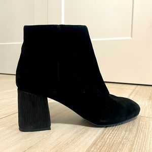 PRACTICALLY NEW Seychelles “Audition” Black Suede Ankle Boot